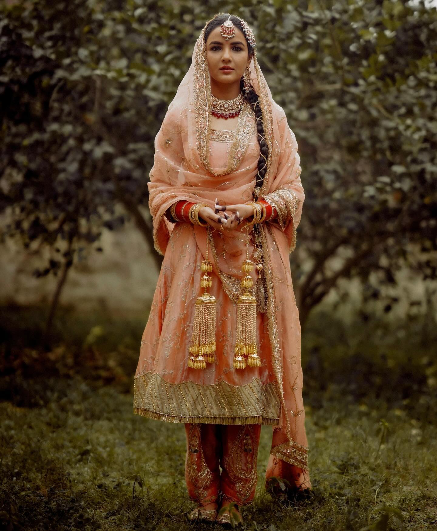 Jasmine Bhasin In Vintage Style Punjabi Bridal Joda