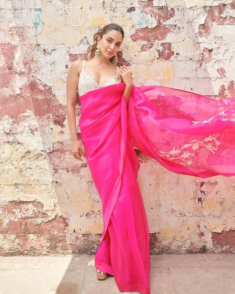 Kiara Advani’s Plain Pink Saree Look
