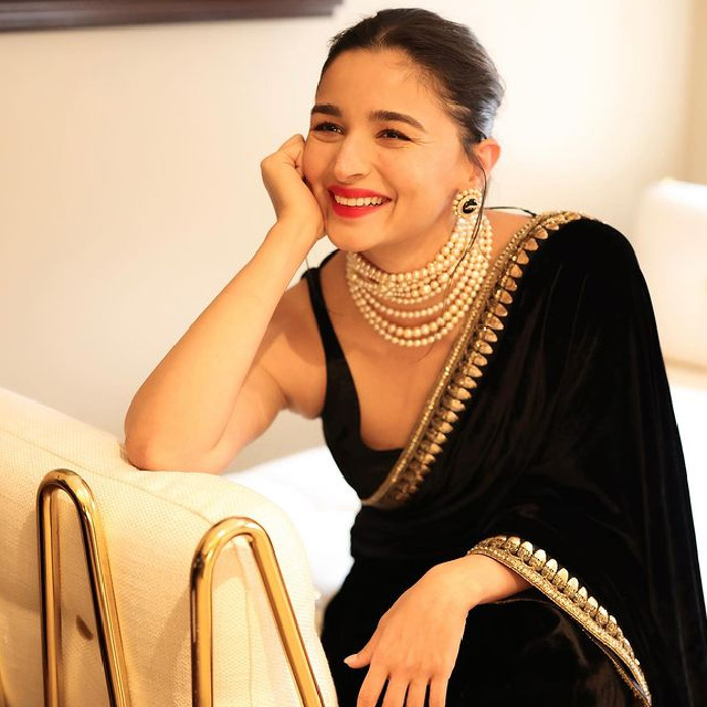 Sleeveless Plain Blouse Design