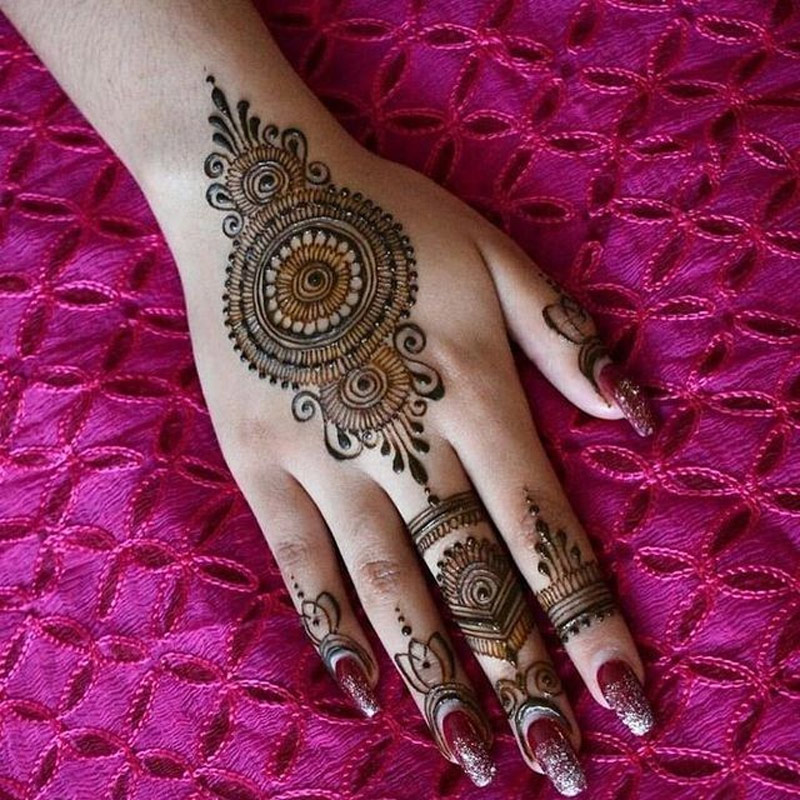 5 Beautiful Circle Mehndi Designs | HerZindagi