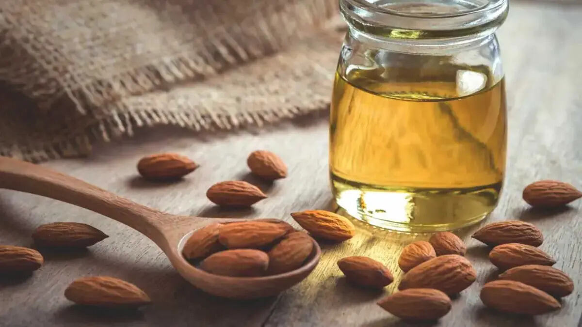 Almond oil for face முகத்திற்கு பாதாம் எண்ணெய் நன்மைகள் almond oil
