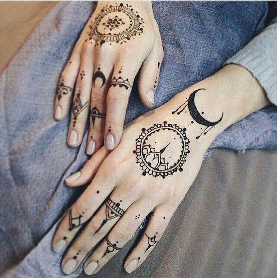 chand tara mehndi design latest