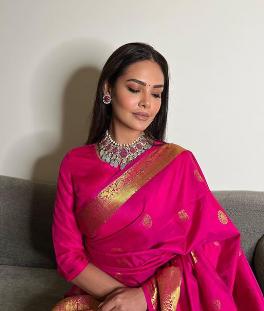 esha gupta raani colour blouse design