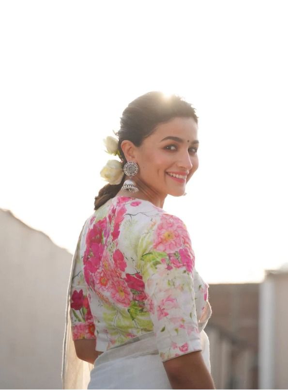 floral plain saree contrast blouse design