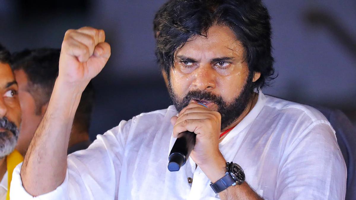 பிதாபுரம் எம்.எல்.ஏ பவர் ஸ்டார் பவன் கல்யாண்! ரசிகர்கள் கொண்டாட்டம் | fans rejoice as power star pawan kalyan set to enter andhra assembly from pithapuram | HerZindagi Tamil