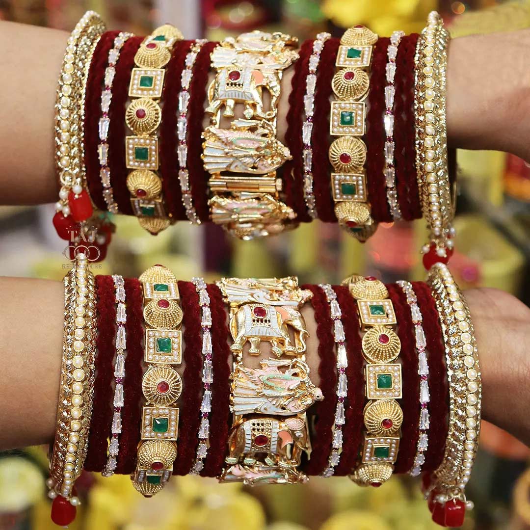 red bangles for married women ()