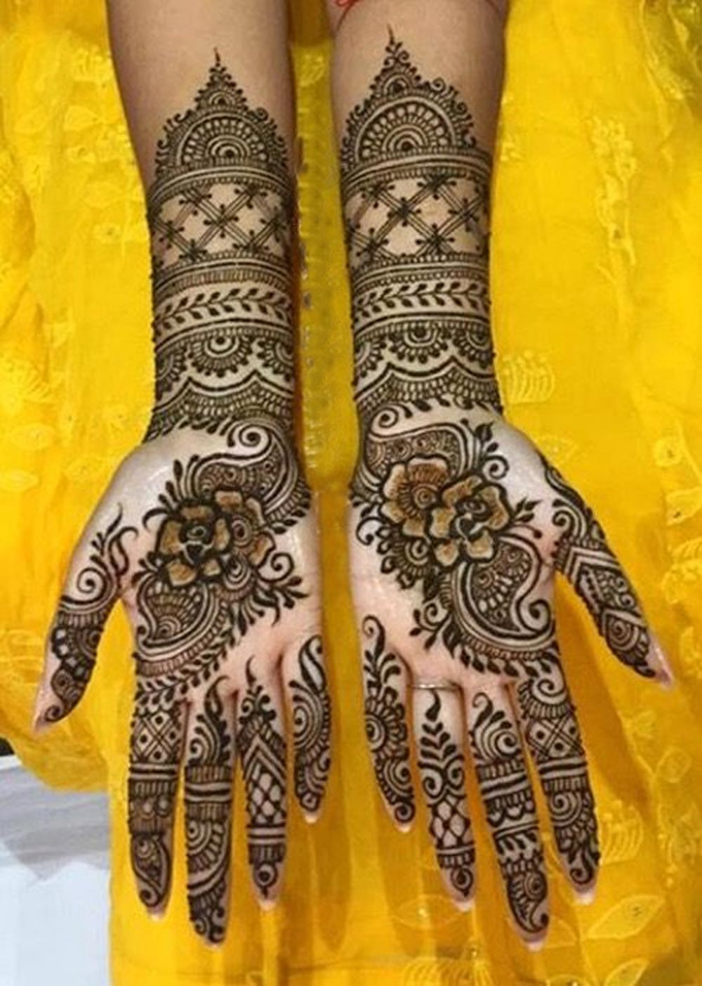 Bail Like Gumbad Mehndi Design