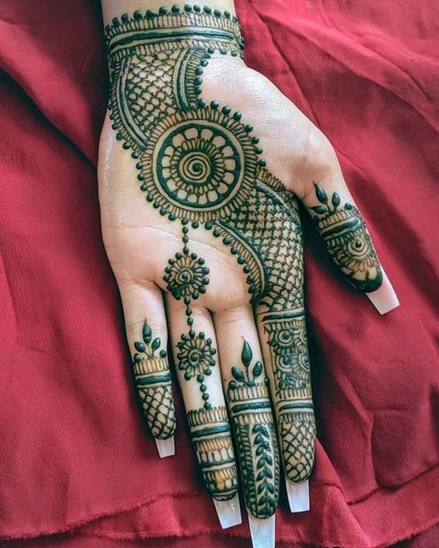 Beautiful Woman Dressed Up As Indian Tradition with Henna Mehndi Design on  Her Both Hands To Celebrate Big Festival of Karwa Stock Photo - Image of  beautiful, festival: 266594586