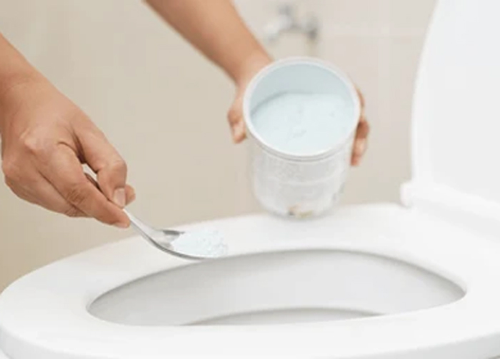 How to clean bathroom with baking soda