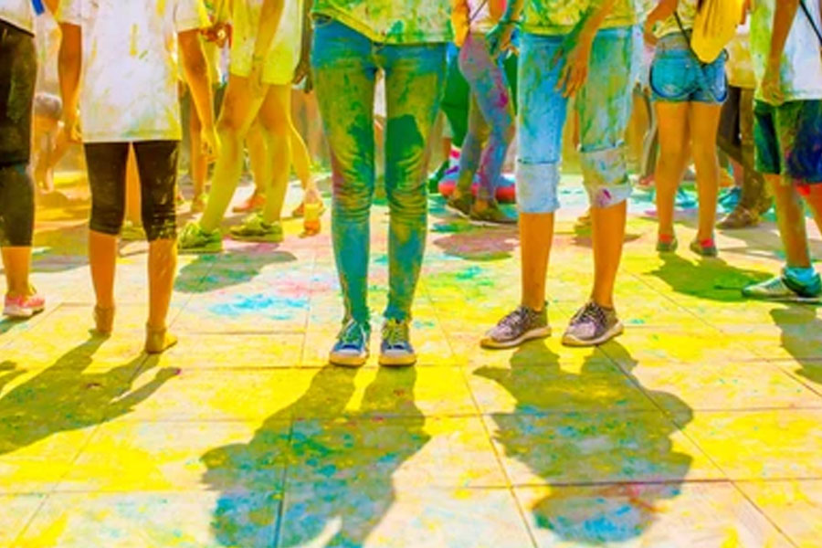 How to remove colour from white shoes