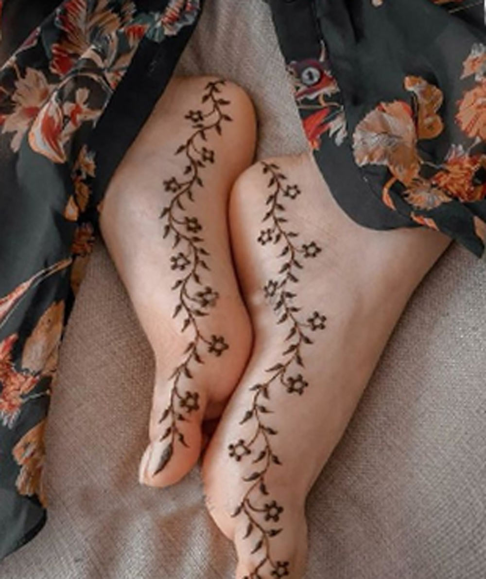 Leafy Side Leg Minimal Mehndi Design