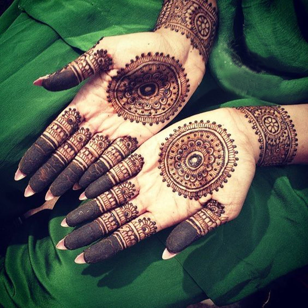 Circle Mehndi Design: हथेली की बैक और फ्रंट दोनों ही साइड पर खूब जचेंगी  मेहंदी की ये सर्कल डिजाइन - Uprising Bihar