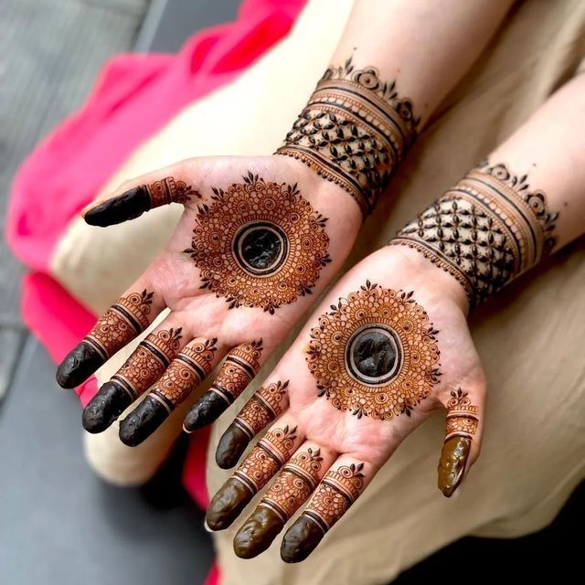 Mehendi Design: Front, Hand, Beautiful, Mandala, Gol, Circle - Mehendi.me