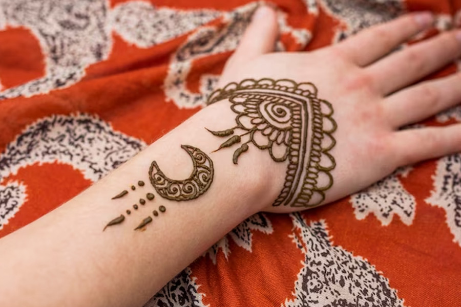 Minimalist Mehndi Design