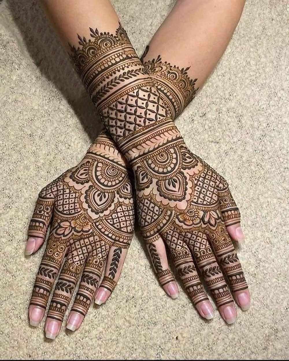 Tiny Gumbad Mehndi Design