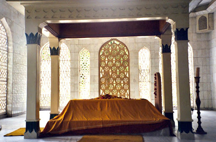 Which is the most popular dargah in India ()