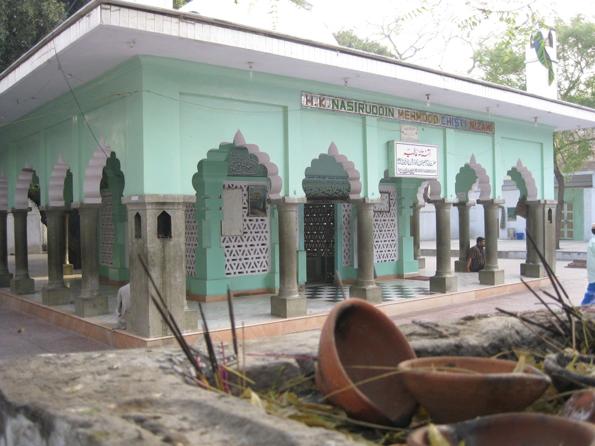 Which is the most popular dargah in India