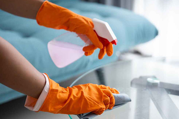 easiest way to clean glass item with lemon juice