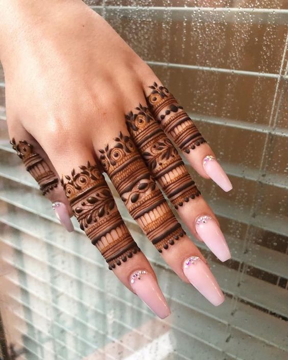 finger mehendi design