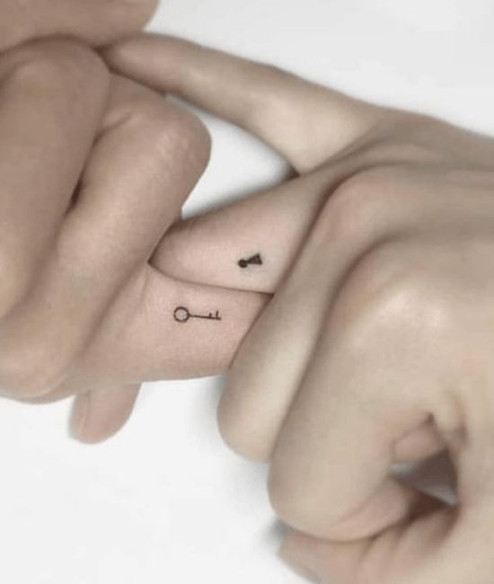 finger tattoo couple