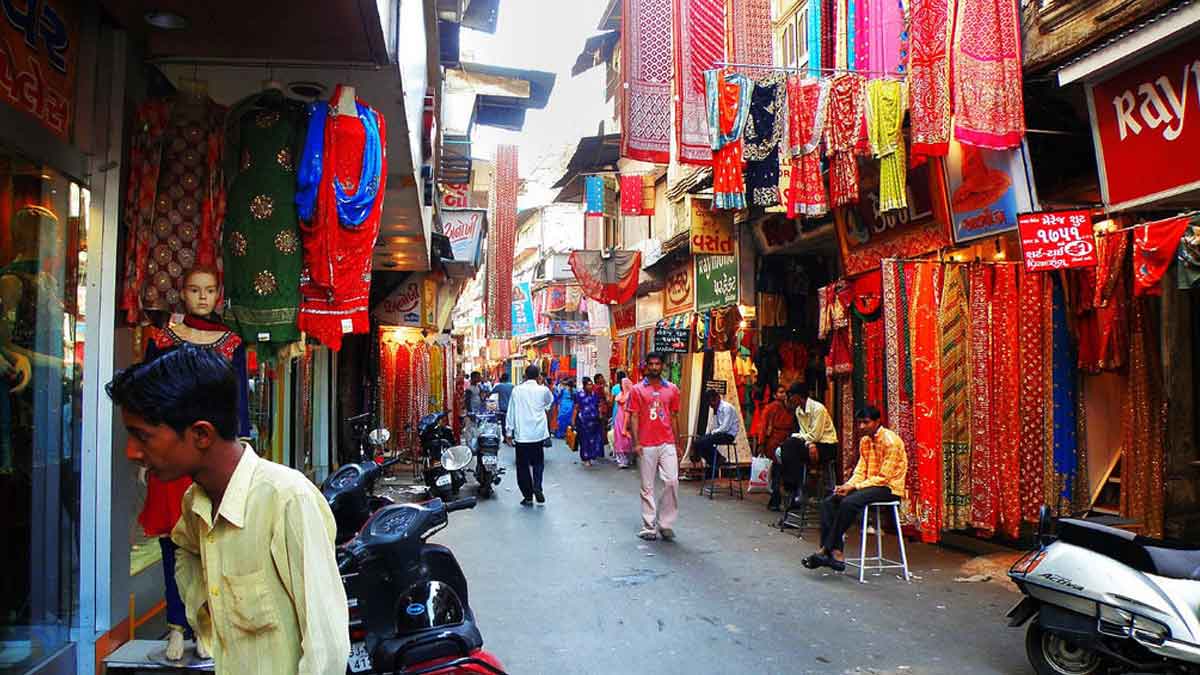 Kanpur Market For Cheap Cloth Shopping ईद पर सस्ते और अच्छे कपड़े