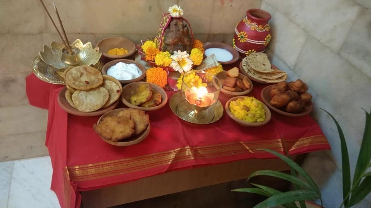 Sheetala Ashtami Puja Vidhi 2024 इस विधि से करें बसोड़ा की पूजा, जानें