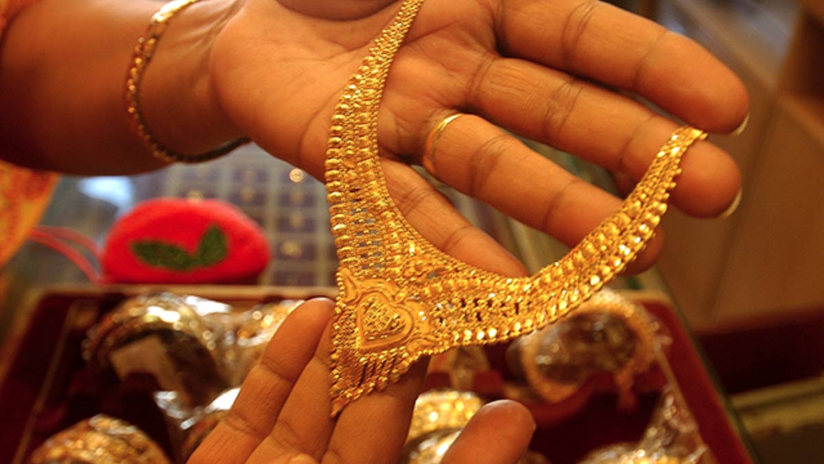should gold jewellery be gifted to someone