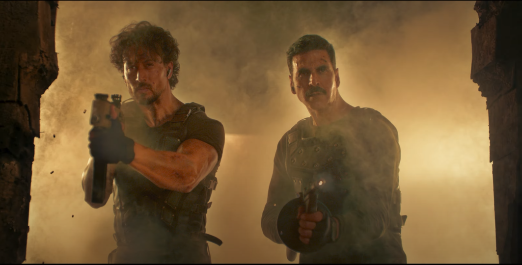 still from Bade Miyan Chote Miyan