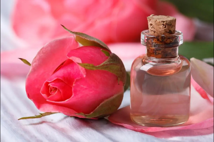 use rosewater to prevent sunburn 