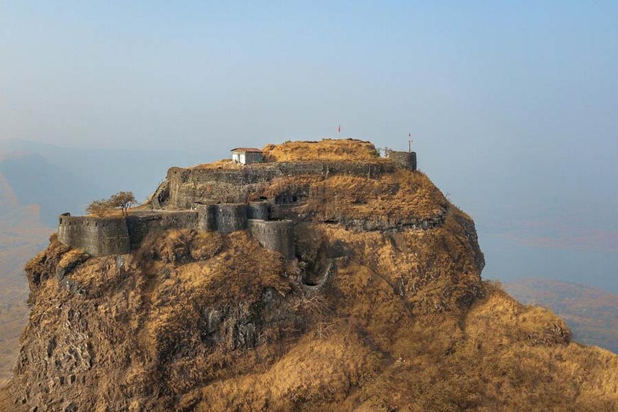 where is tikona fort