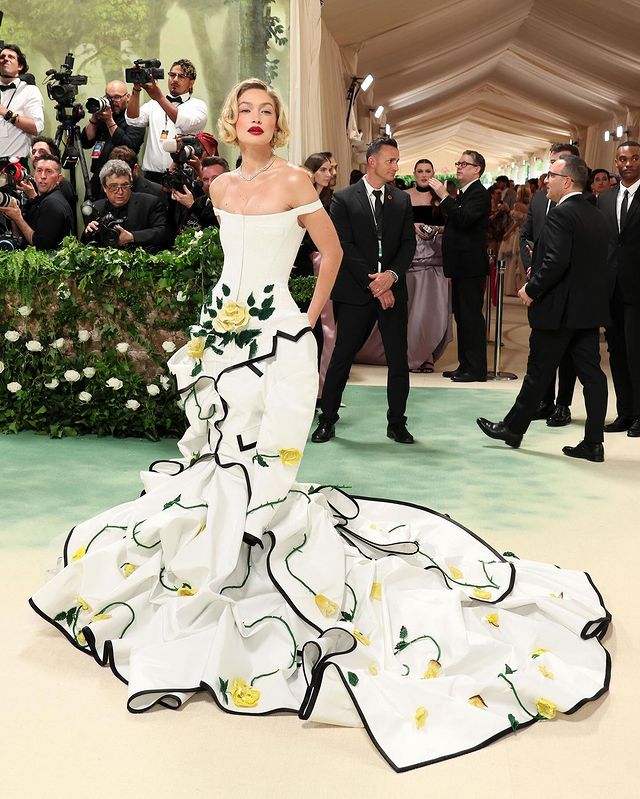 Met Gala 2024 Red Carpet: A Look At The Best-Dressed Celebs; Pictures ...