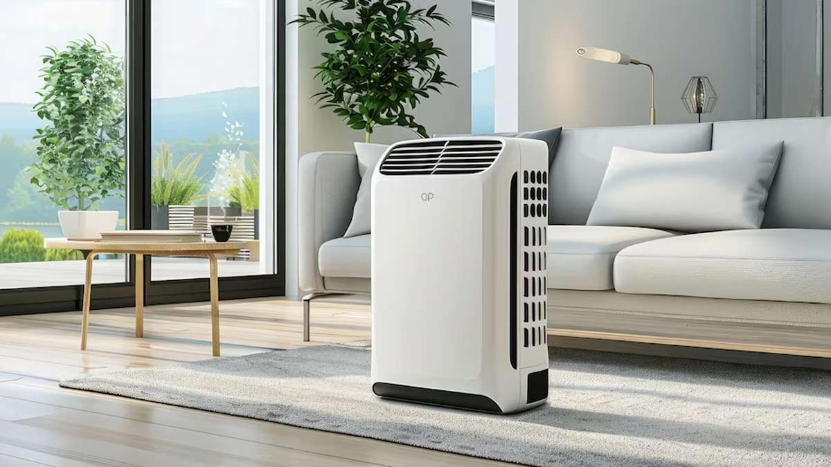 कूलर चलाने के कारण कमरे में हो रही है उमस और चिपचिपाहट, तो अपनाएं ये हैक्स  | 5 ways to get rid of humidity due to room cooler in summers | HerZindagi