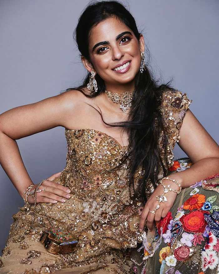 Isha ambani met gala stylish look