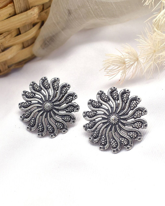 Round shape earrings