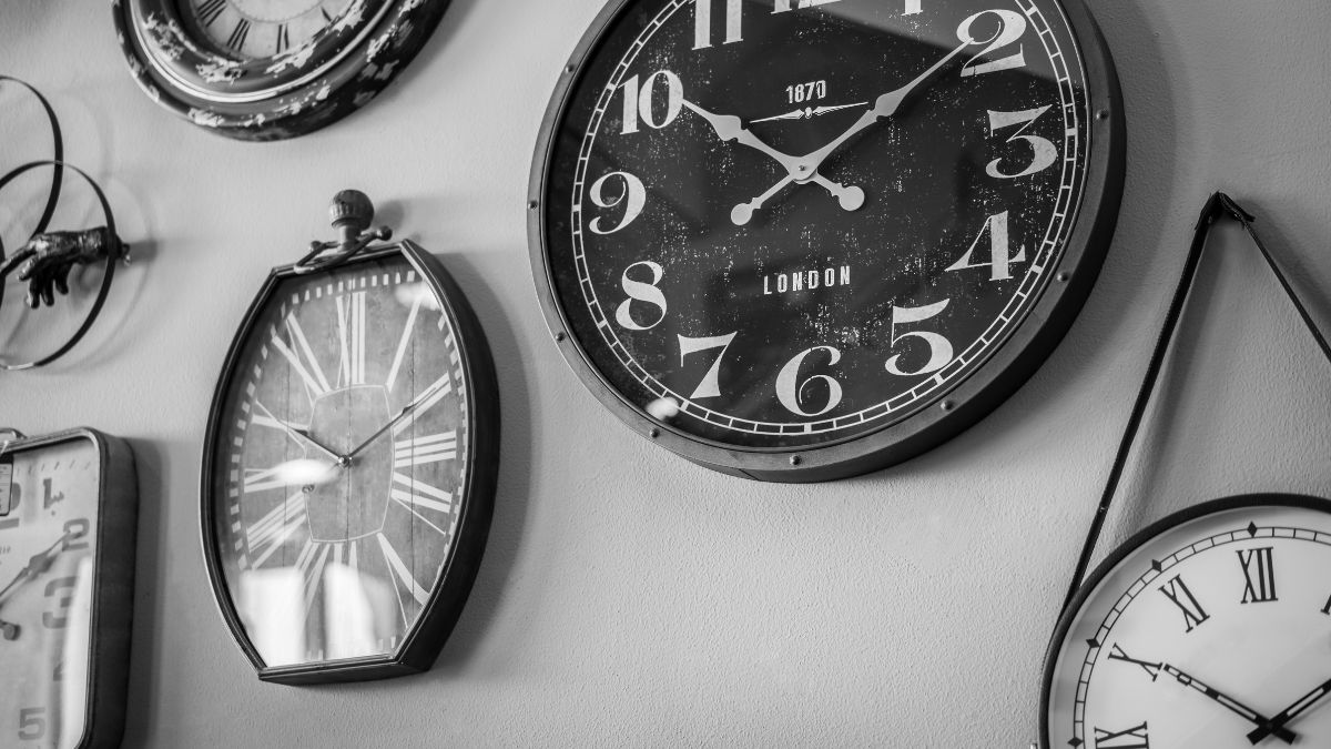 What Happens When You Keep A Stopped Clock In Your Bedroom