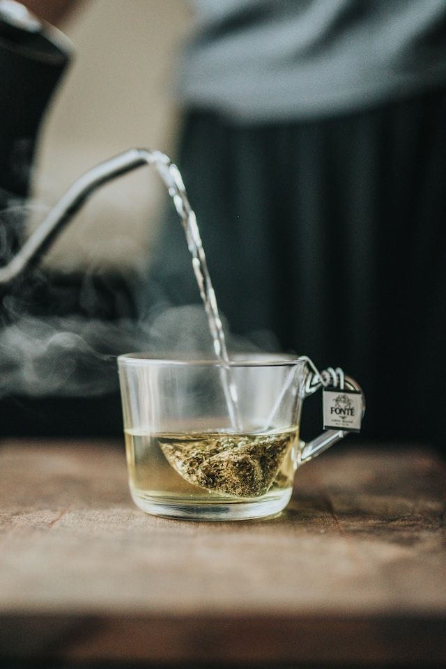 benefits-of-homemade-green-tea-toner-herzindagi