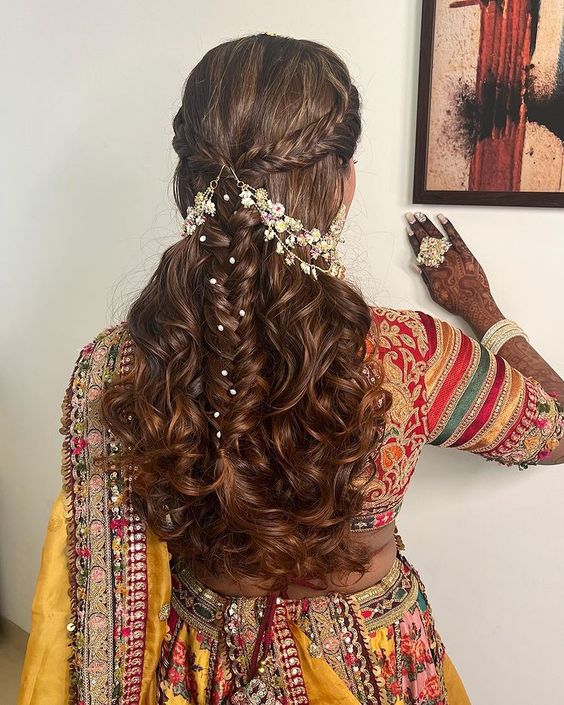 3 Easy Hairstyles With Lehenga Looks For Bridesmaid's | HerZindagi