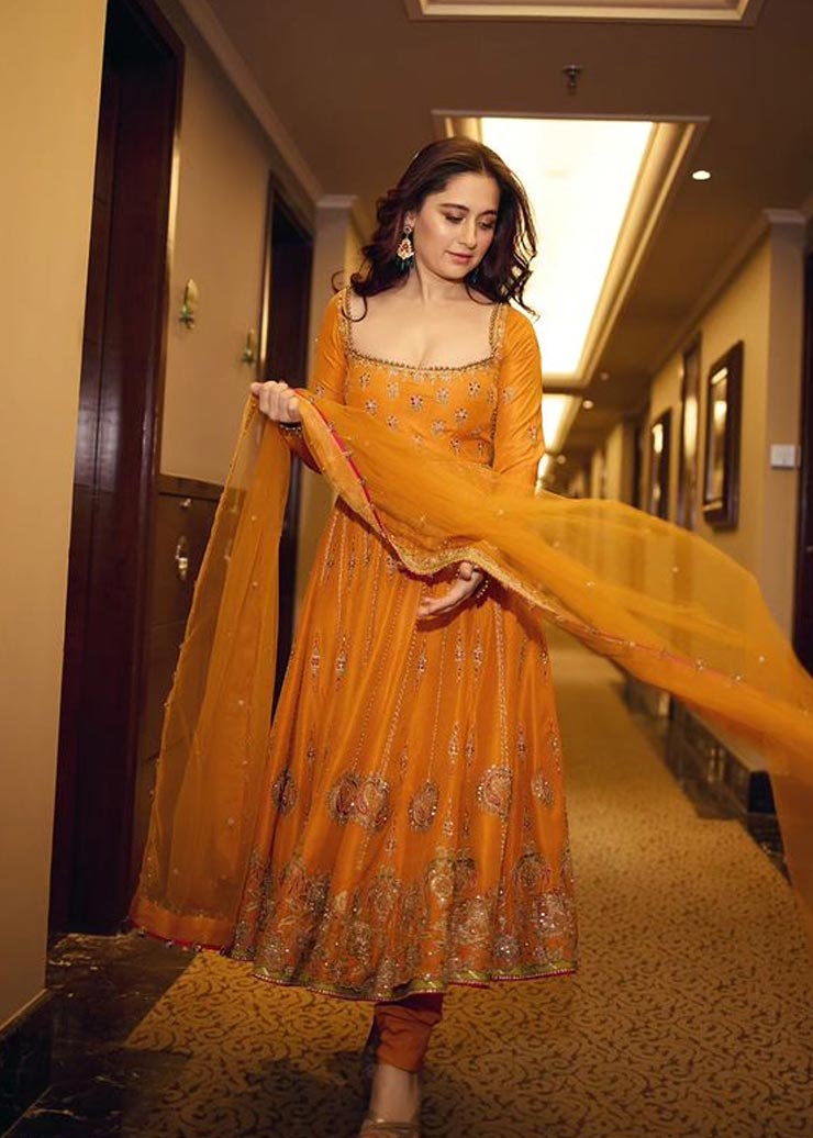 heavy anarkali suit designs for wedding pic