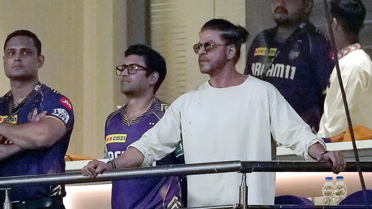how does shahrukh khan earn money from kkr ipl team even if it loses match