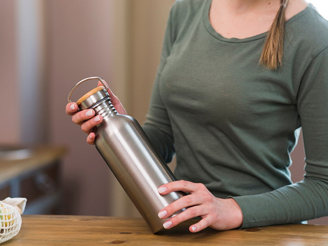 how to keep water bottle cool