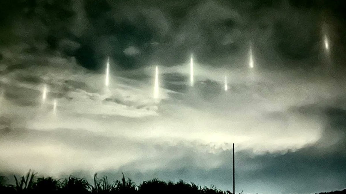 Japanese Light Pillars : Alien Invasion Or Nature’s Delight? Netizens ...