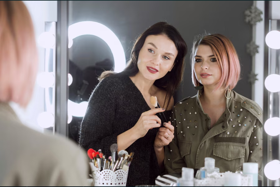 Online Makeup Courses To Enhance Your Beauty Skills | Herzindagi