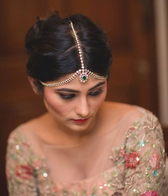 minimal one stone maang tikka