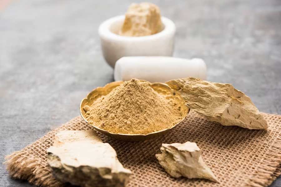 multani mitti on skin benefits