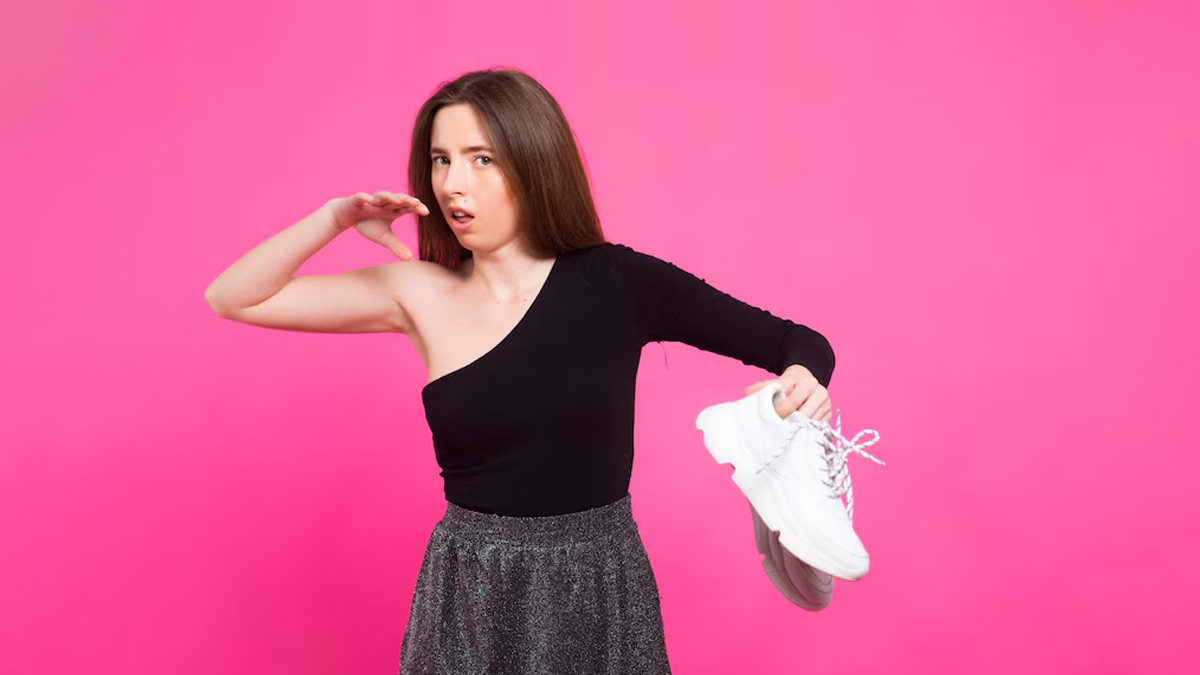 smelly-shoes-try-these-tips-to-remove-bad-odour-from-shoes-herzindagi