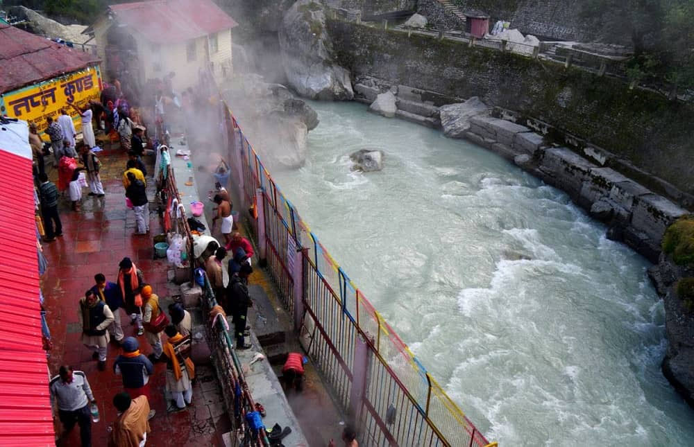 बद्रीनाथ धाम के इस कुंड का हमेशा खौलता रहता है पानी, जानिए रहस्य ...