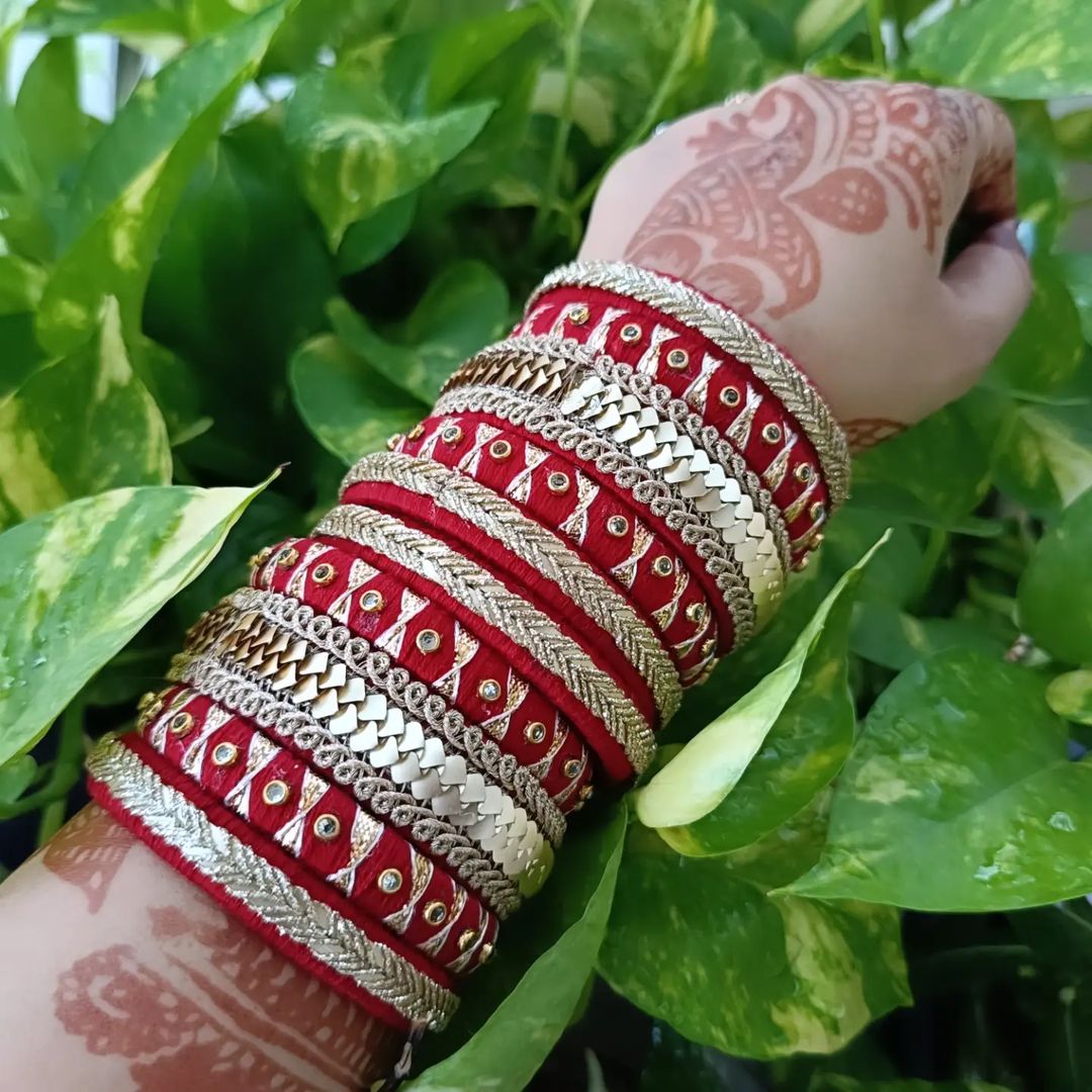 Be beautiful with our pretty red handmade bangles   .Dm to place order..Customise according to your outfit...#handcrafted #handmadewithlove #smallbusiness #bangle #redlehenga #redbangles #chudalover  #new