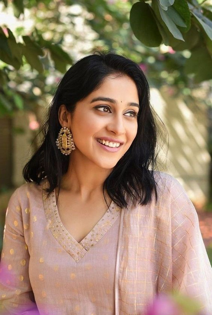 Border V Neckline Design