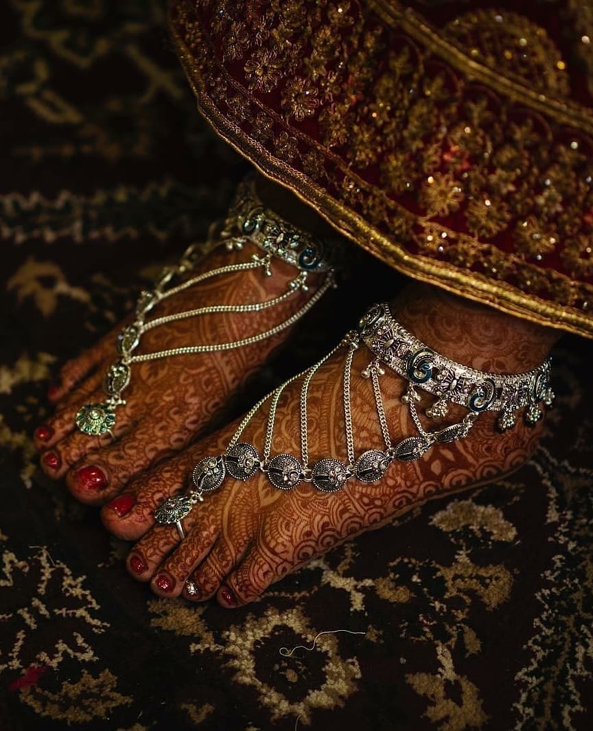 Cham cham cham!!!! Give a way as our gorgeous bride is on her way......  . Some unique #payaldesigns that we love to adore and  bride to be take note   Don't forget to take one classic shot like this o