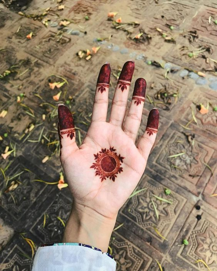 Gol Tikki Mehndi Design onam
